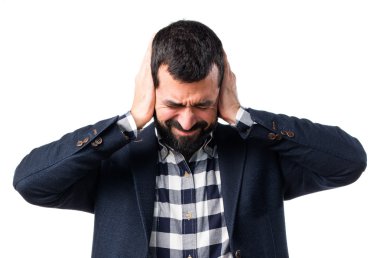 Esmer yakışıklı poz