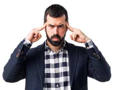 Esmer yakışıklı poz