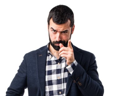 Esmer yakışıklı poz