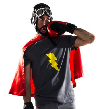 Süper kahraman ile boks eldivenleri