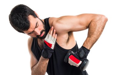 Esmer yakışıklı poz