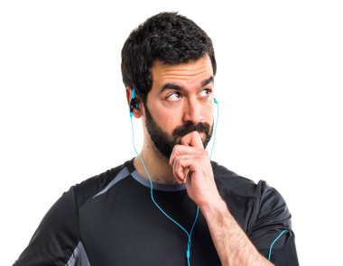 Esmer yakışıklı poz