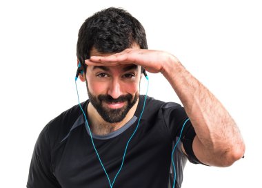 Esmer yakışıklı poz