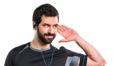 Esmer yakışıklı poz