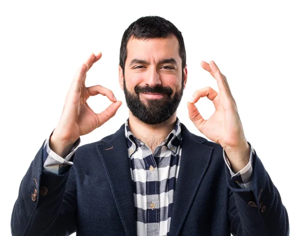 Esmer yakışıklı poz