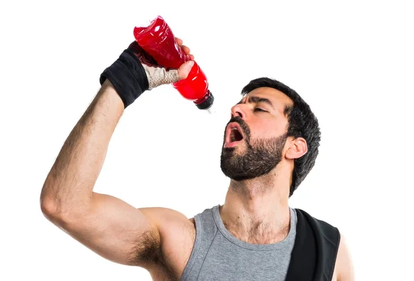 Sportman che beve una soda — Foto Stock