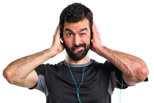Sportler hält sich die Ohren zu — Stockfoto