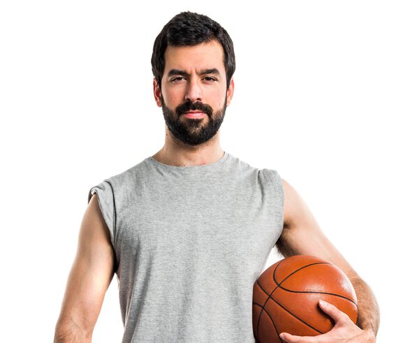 Красавчик-брюнетка позирует
