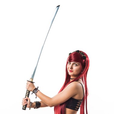 Katana ile genç Kızıl saçlı kız