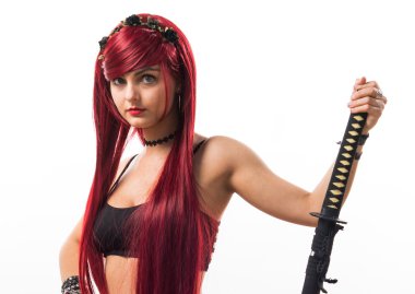 Katana ile genç Kızıl saçlı kız