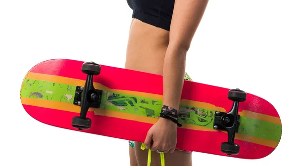 Giovane ragazza con skateboard — Foto Stock