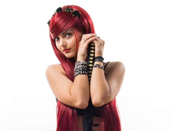 Menina ruiva nova com katana — Fotografia de Stock