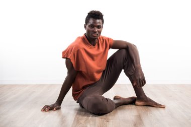 poz yakışıklı zenci