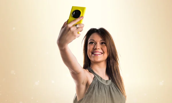 Chica joven haciendo una selfie —  Fotos de Stock