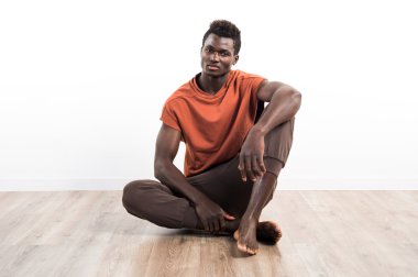 poz yakışıklı zenci