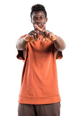 Hiçbir hareketi yapan yakışıklı siyah erkek