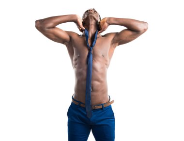 Atletik vücut poz ile yakışıklı zenci