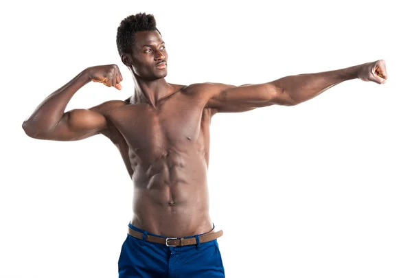 Hombre negro guapo con cuerpo atlético posando — Foto de Stock