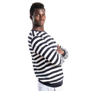 Siyah adam kollarını ile geçti