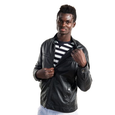 Siyah adamla yakışıklı deri ceket