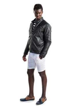 Siyah adamla yakışıklı deri ceket