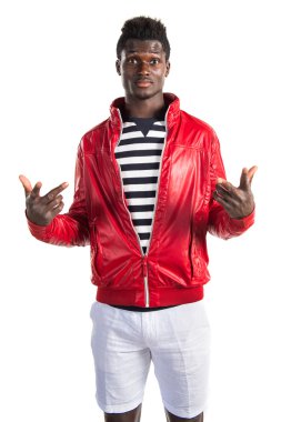 Siyah adam önemsiz jest yapma