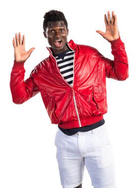 Sürpriz bir jest yapan yakışıklı siyah erkek