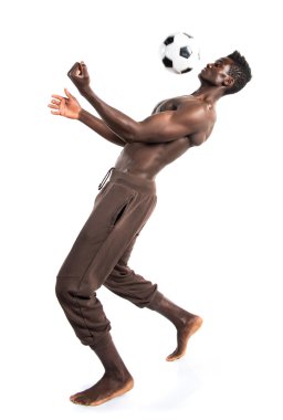 siyah adam futbol oynama