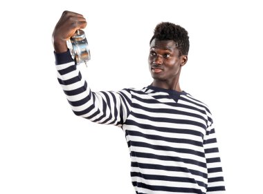 Vintage saat tutan yakışıklı zenci