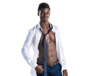 Atletik vücut yakışıklı siyah adam