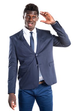 Sürpriz bir jest yapan siyah erkek