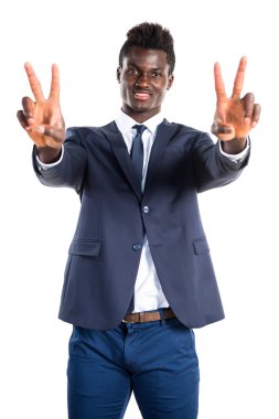 Zafer jest yapan yakışıklı siyah erkek