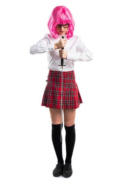 Chica con el pelo rosa sosteniendo una katana —  Fotos de Stock