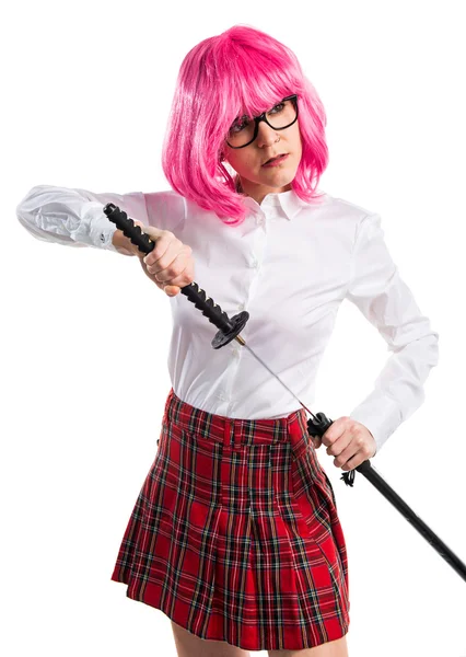 Chica con el pelo rosa sosteniendo una katana — Foto de Stock