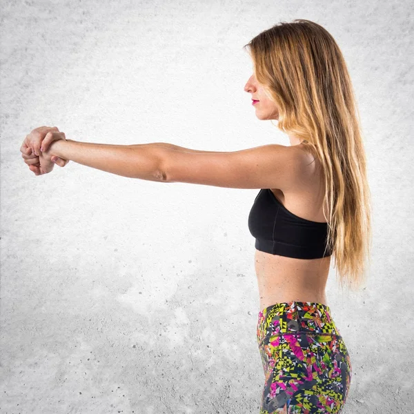 Mujer rubia bonita sobre fondo aislado —  Fotos de Stock