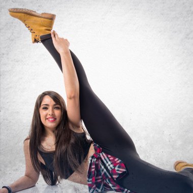 İzole arka plan genç kentsel kadın