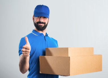 Teslimatçı başparmak ile