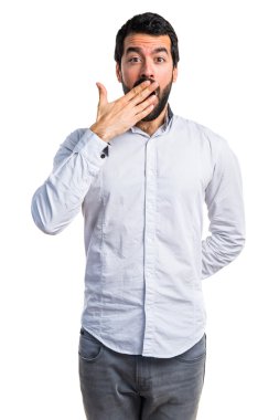 Adam sürpriz jest yapıyor.