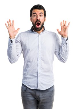 Adam sürpriz jest yapıyor.