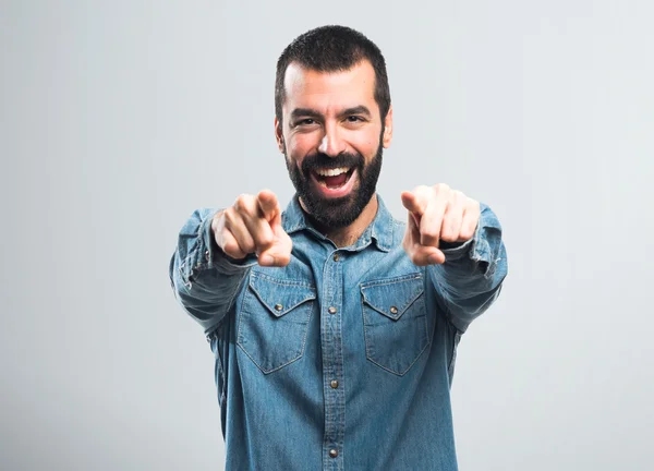 Bonito homem sobre fundo isolado — Fotografia de Stock