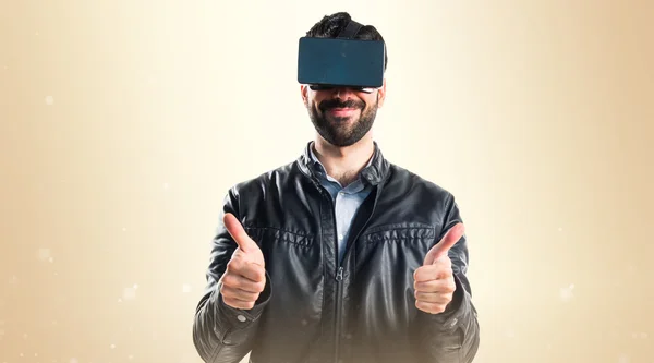 Man using VR glasses — Stock Photo, Image