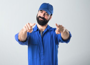 Öne doğru işaret tesisatçı