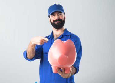 Bir servet tutan tesisatçı