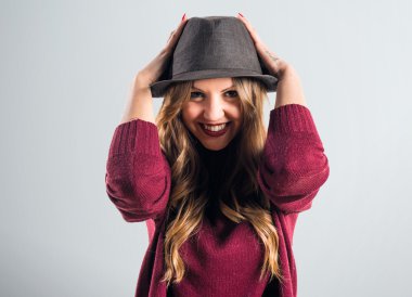 Genç kız izole arka plan üzerinde