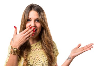 Güzel kız sürpriz jest yapıyor