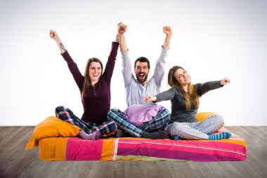 Yatakta şanslı insanlar