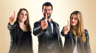 Üç arkadaş bir sayma