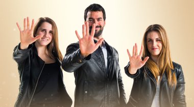 Üç arkadaş beş sayma