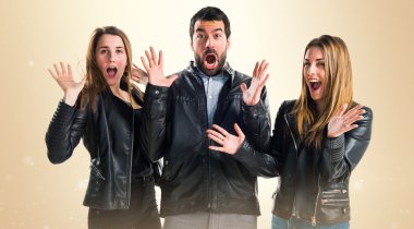 Gör sürpriz jest yaparak