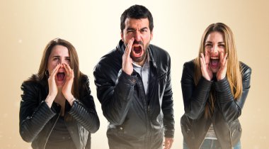 İzole arka plan üzerinde arkadaşlar